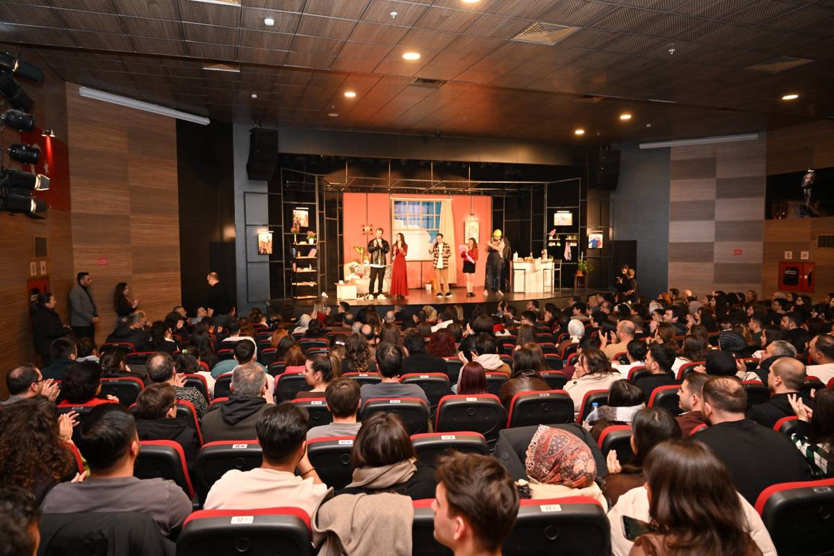 ‘Şiddetli Geçimsizlik’ Manisa’da dünya prömiyerinde