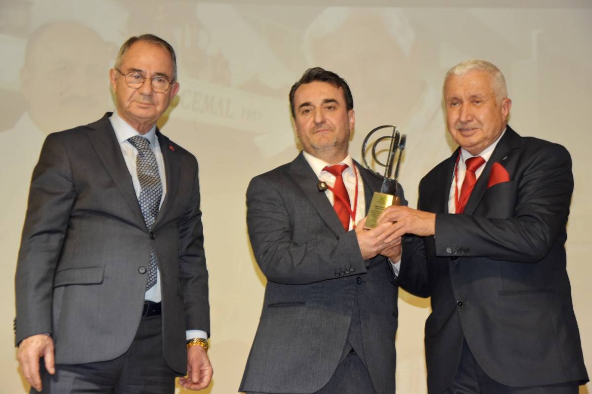 Aşçı Mehmet Abi’den Duygusal Veda: Hakkınızı Helal Edin