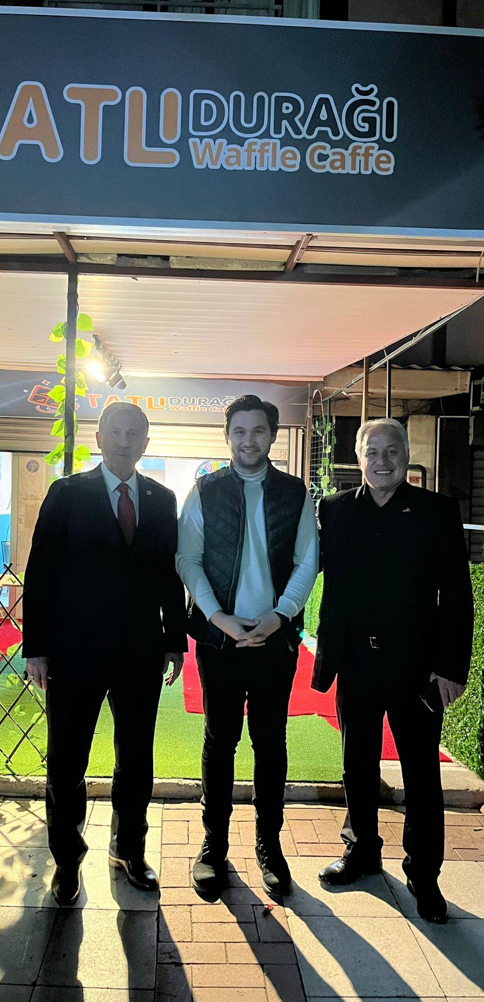 Özdağ’dan Manisalı Gazeteciye 