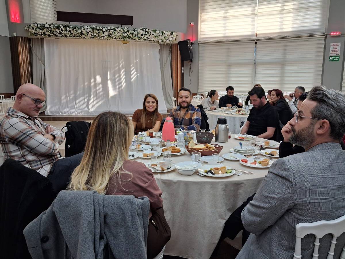 Rahime Ecerbilgiç’ten Gövde Gösterisi Gibi Kahvaltı