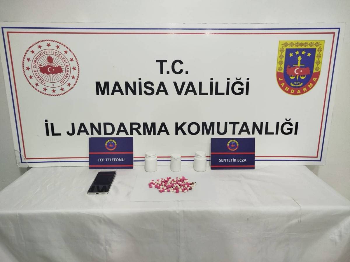 Manisa’da aranan 3 hükümlü jandarmadan kaçamadı