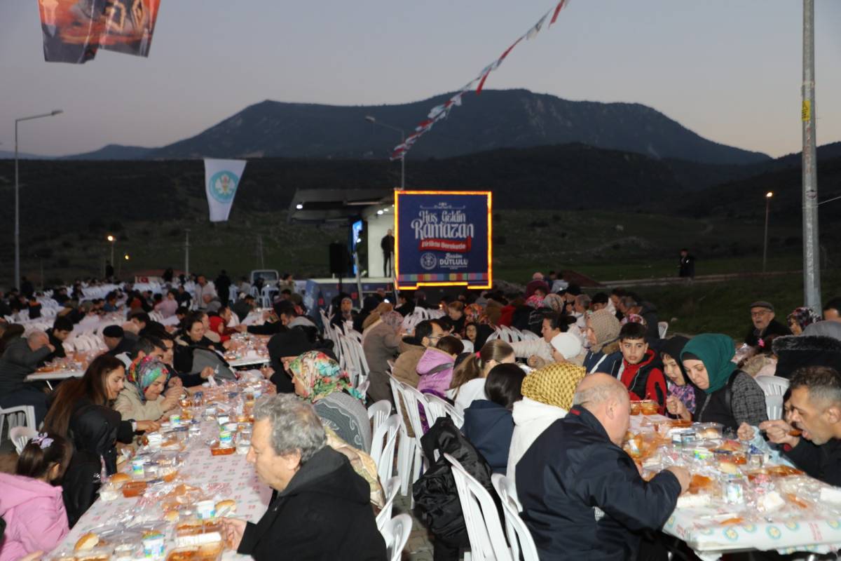 Akgedik’te 1500 Kişilik İftar Sofrası Kuruldu
