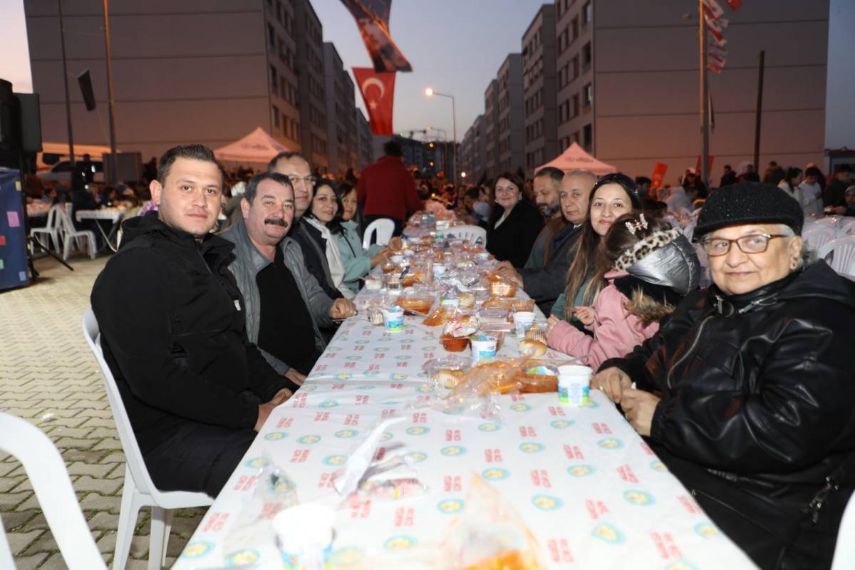 Akgedik’te 1500 Kişilik İftar Sofrası Kuruldu