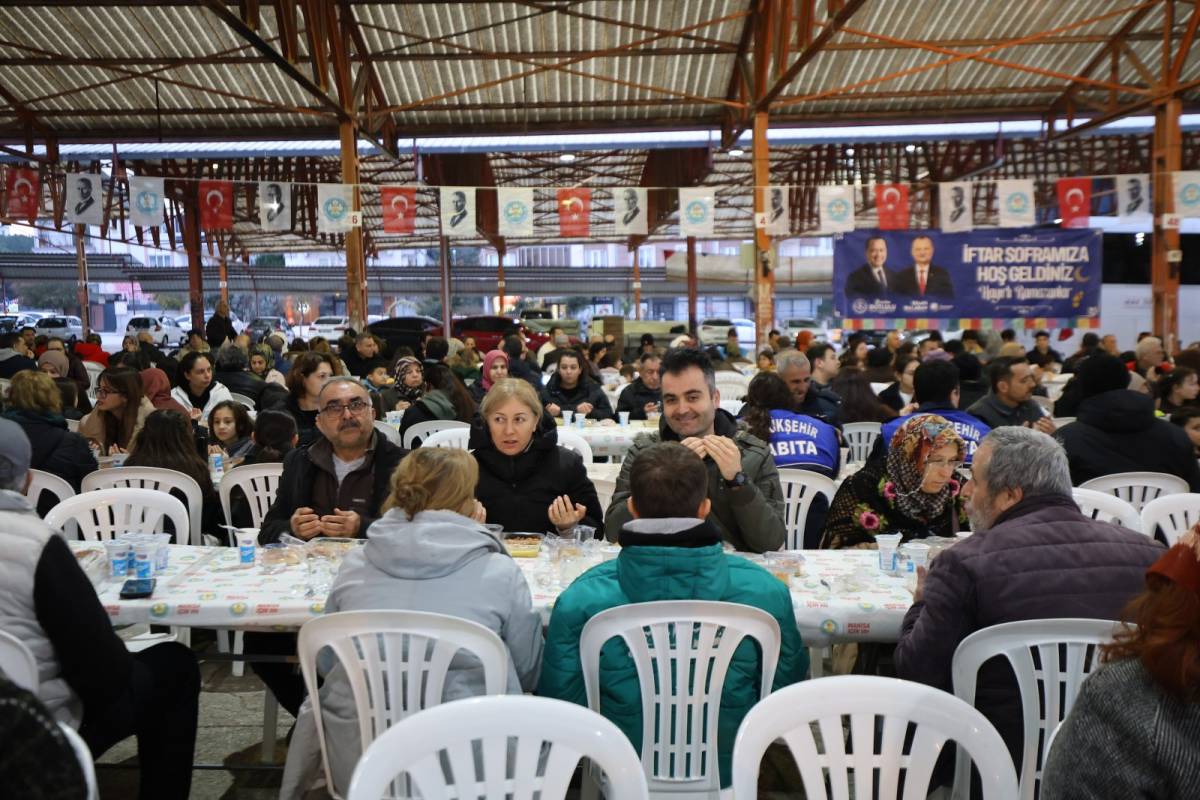 Başkan Balaban Laleli’de İftar Sofrasında