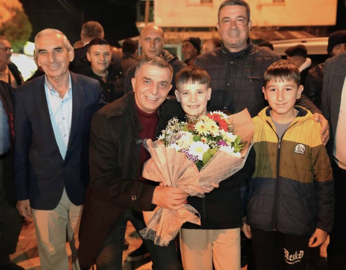 Başkan Hakan Şimşek Mahalle Ziyaretlerinde Talepleri Dinledi