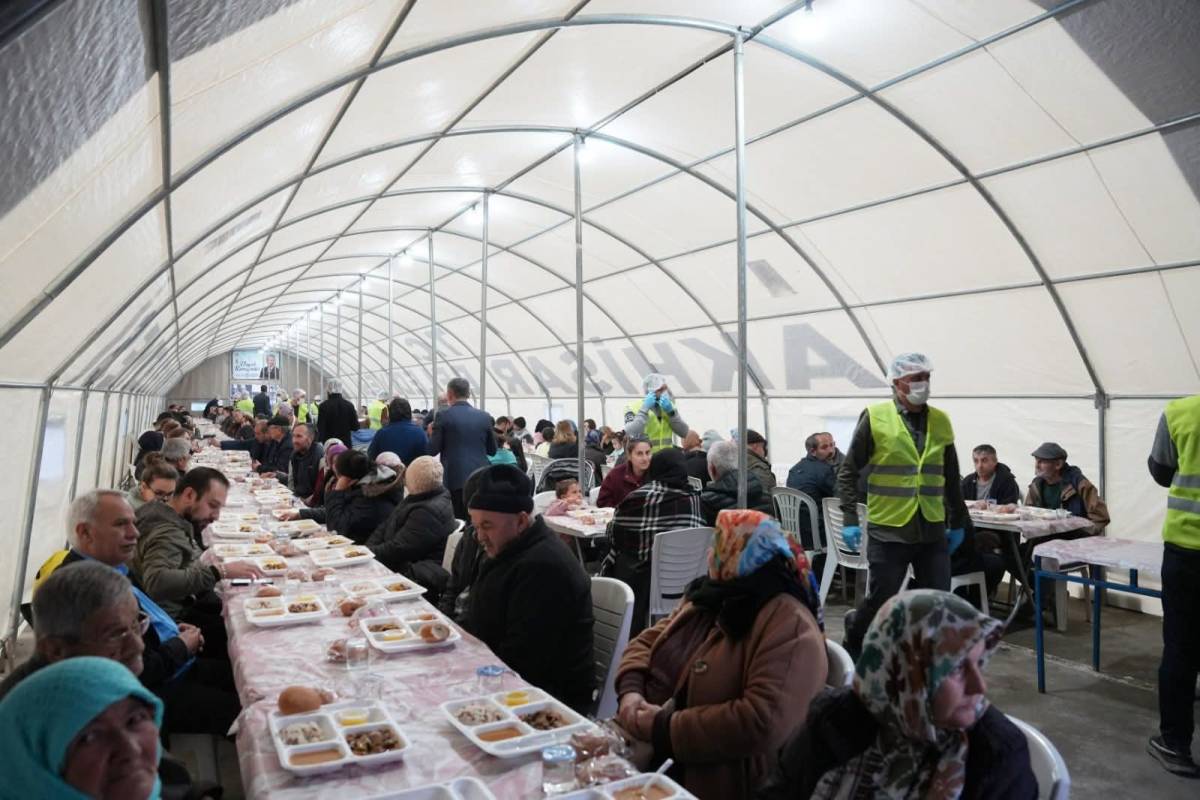 Başkan Kayserili İlk İftarı Vatandaşlarla Açtı