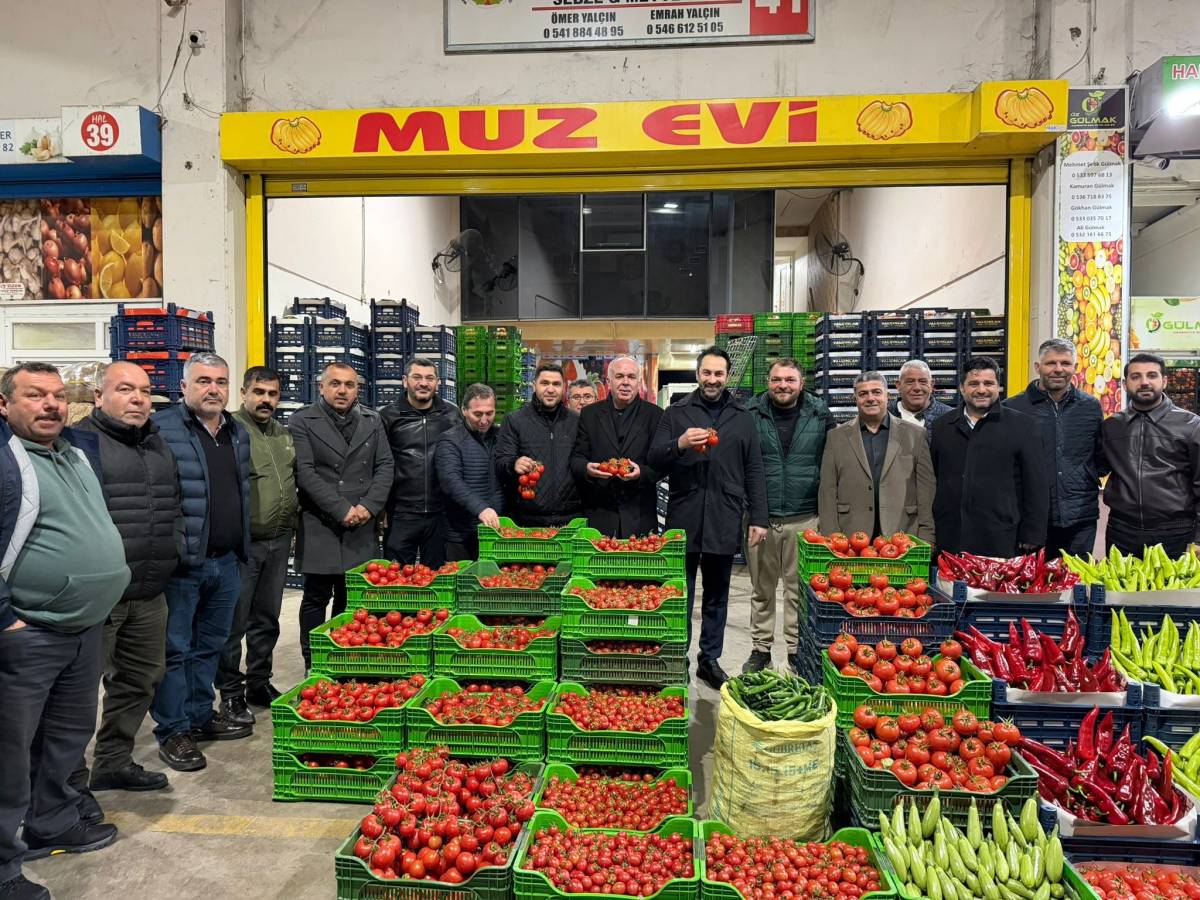 Arınç Sahurda Manisa Hal Esnafıyla Buluştu