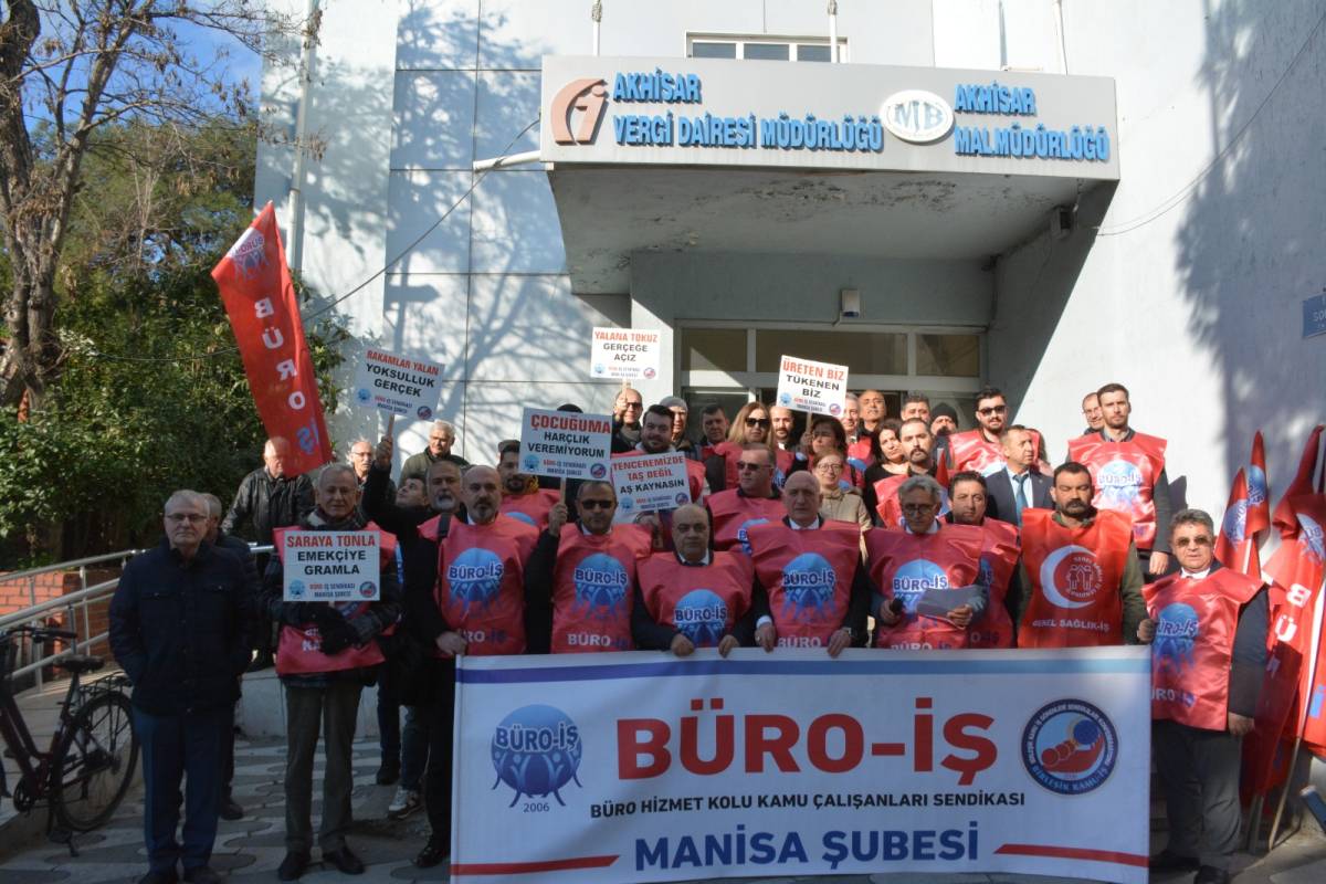 Akhisar Vergi Dairesi’nde Deprem İsyanı: Ölümü Bekleyerek Çalışmayacağız