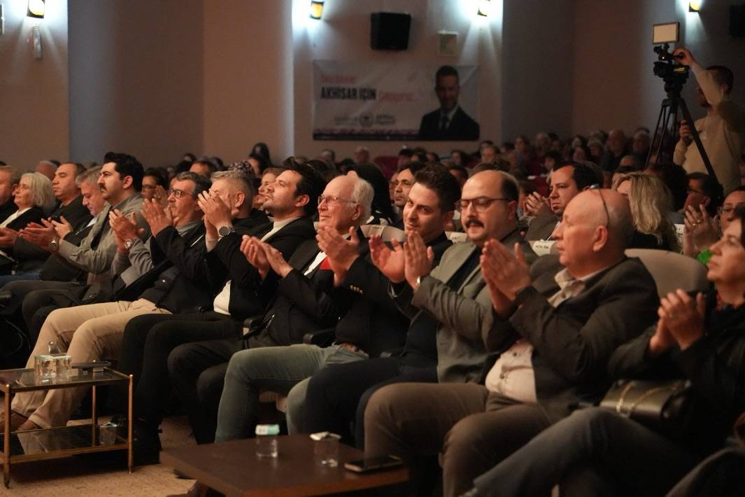 “Sevda Faslı” Konseri Akhisarlılara Unutulmaz Bir Gece Yaşattı