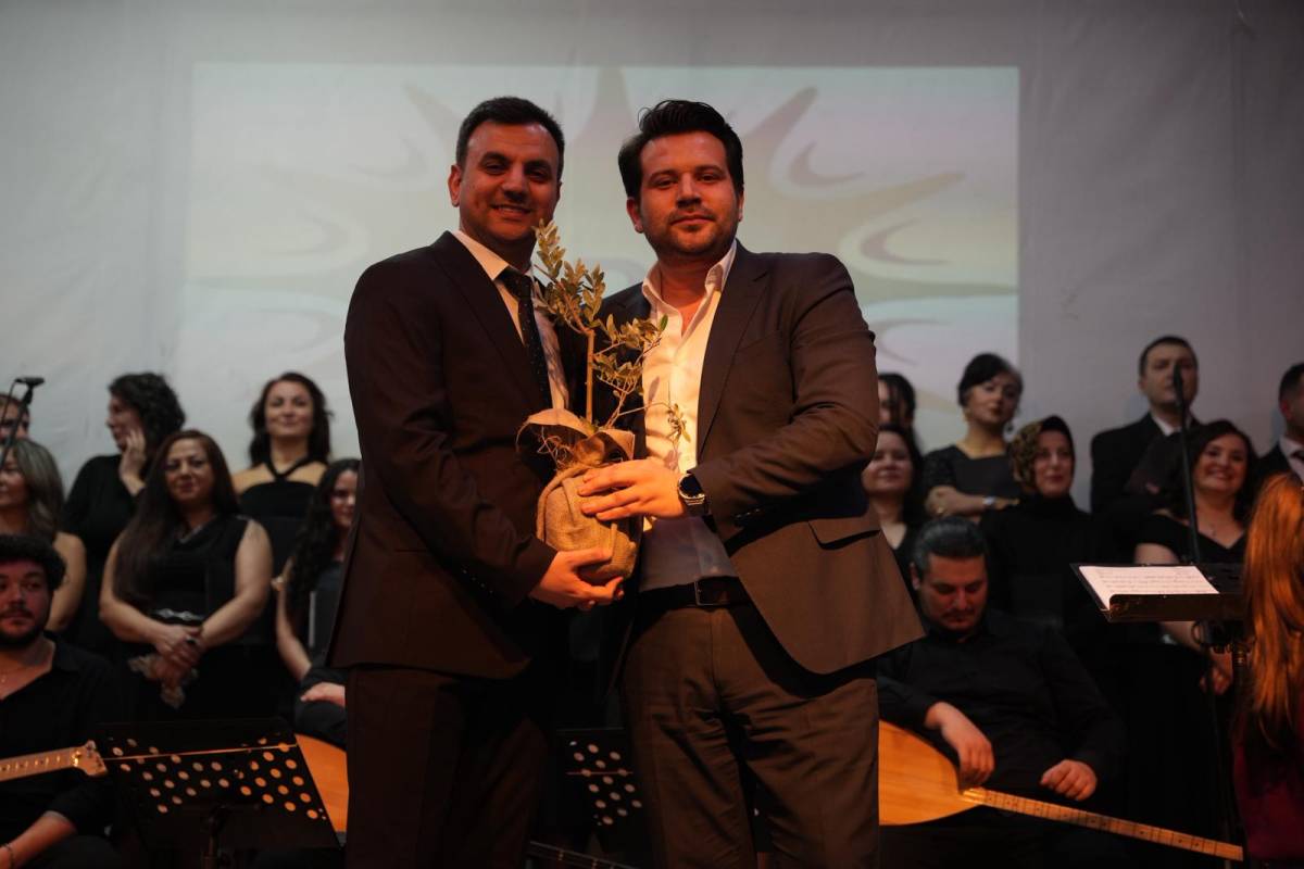 Akhisar’da Türk Halk Müziği Coşkusu