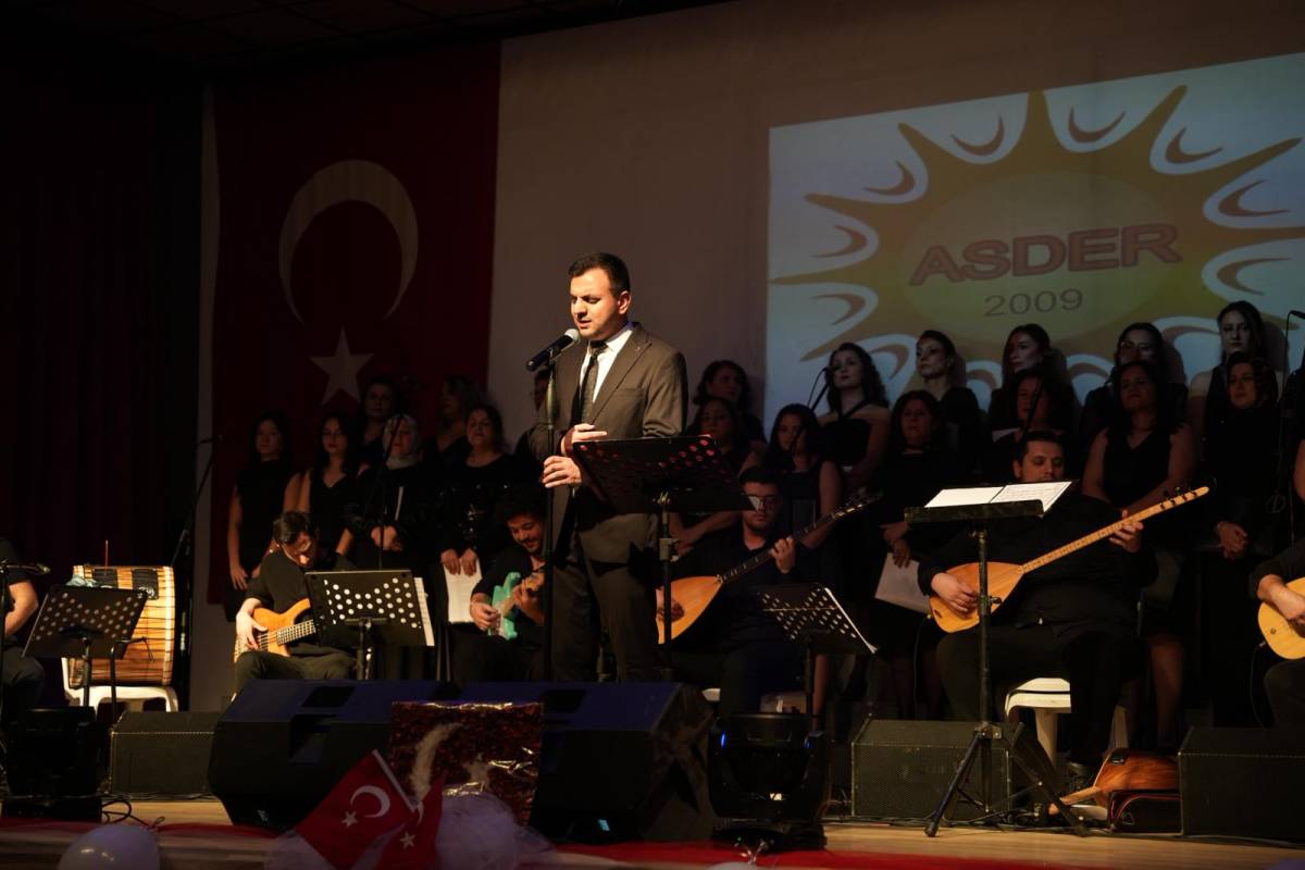 Akhisar’da Türk Halk Müziği Coşkusu