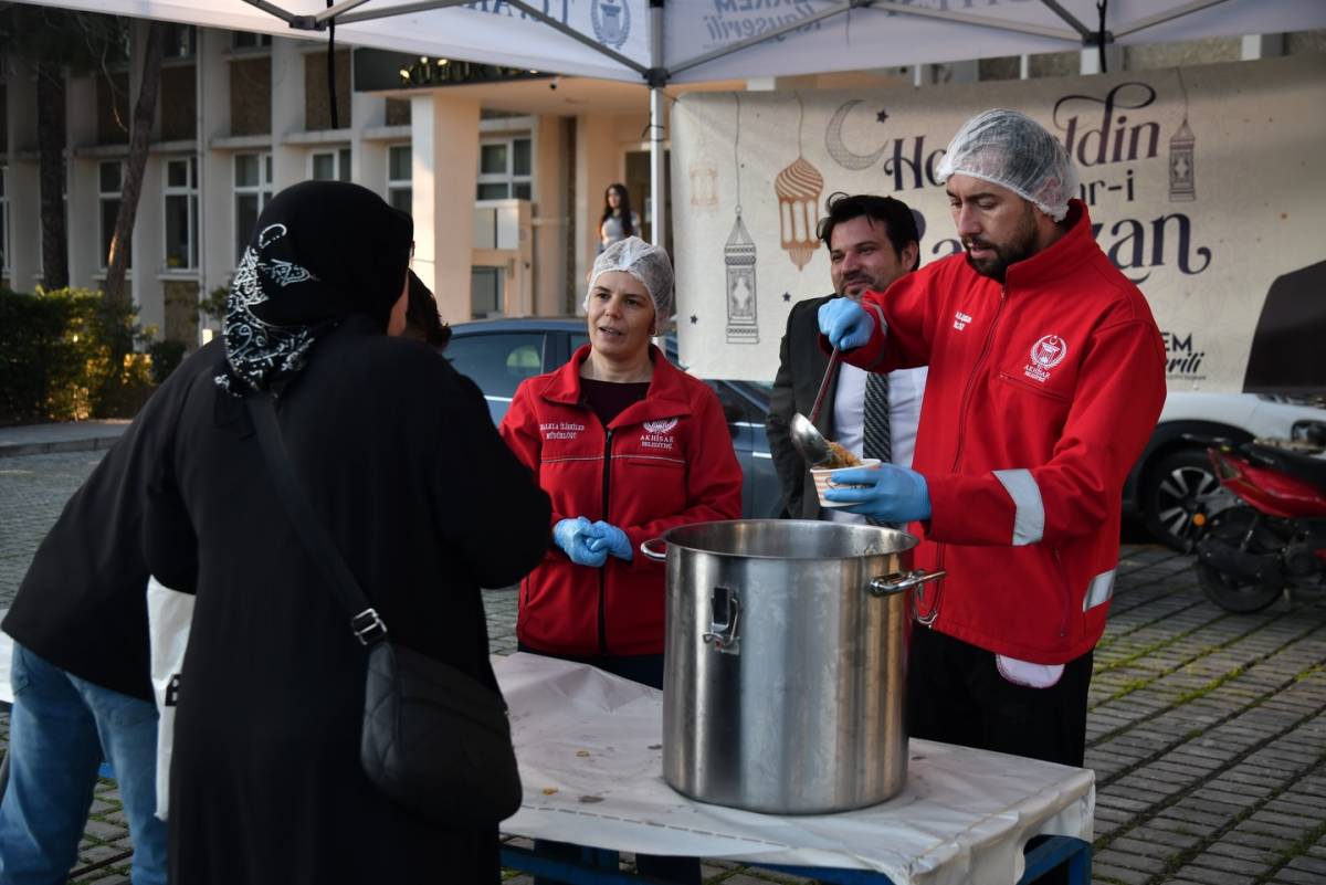 Akhisar’da İftar Dağıtımı Başladı
