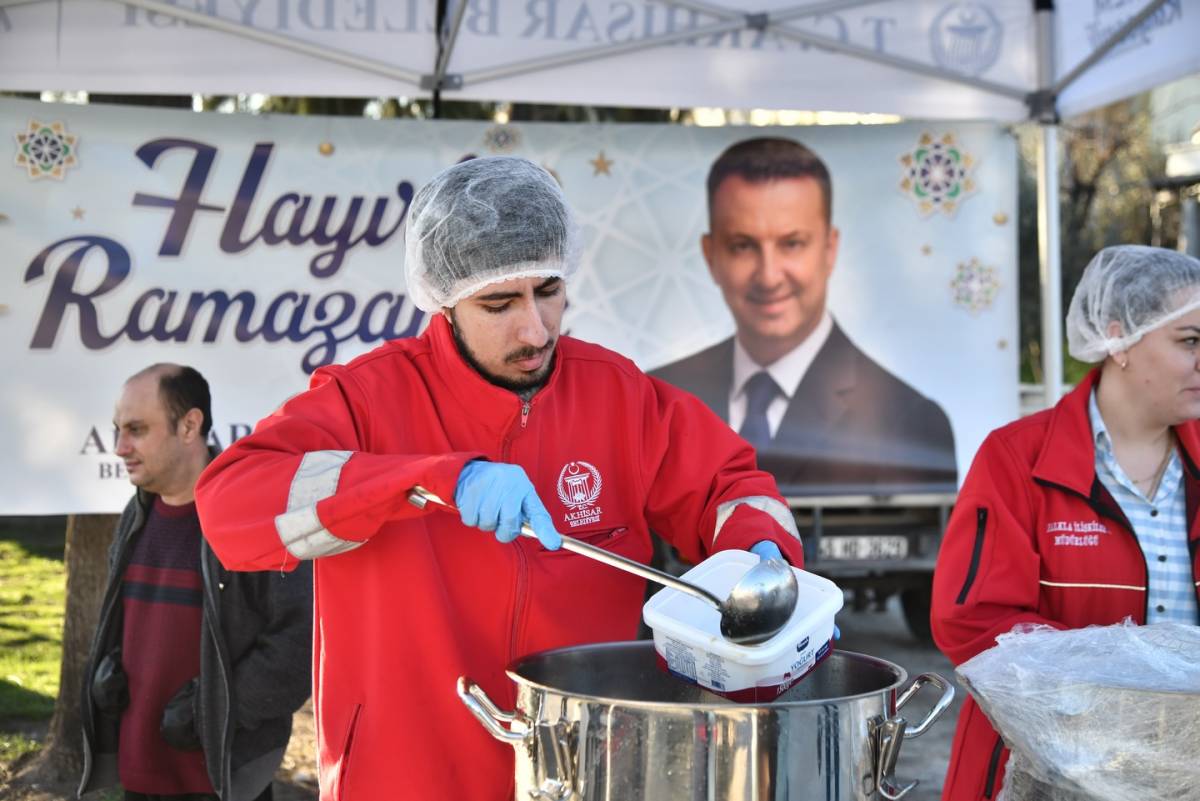 Akhisar’da İftar Dağıtımı Başladı