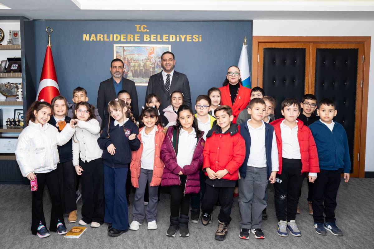 Narlıdere’de Minik Öğrencilerin Başkanlık Makamı Heyecanı