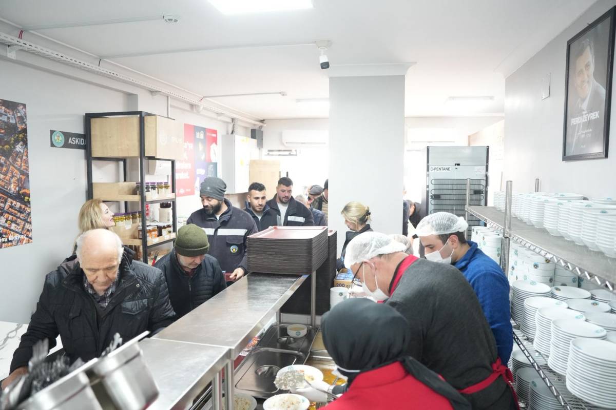 Turgutlu Kent Lokantasında Berat Kandili İkramı