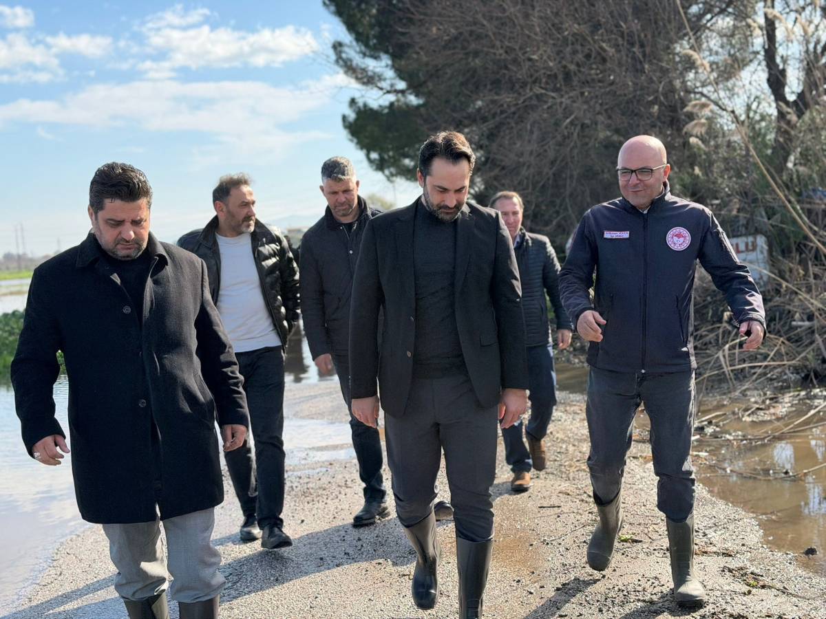 Arınç, Su Taşkınlarından Etkilenen Tarım Arazilerini Yerinde İnceledi