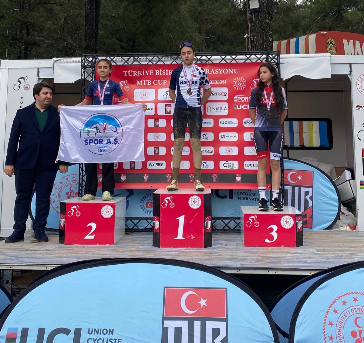 Alanya’da Manisa Rüzgarı: Pedallar Madalya İçin Döndü