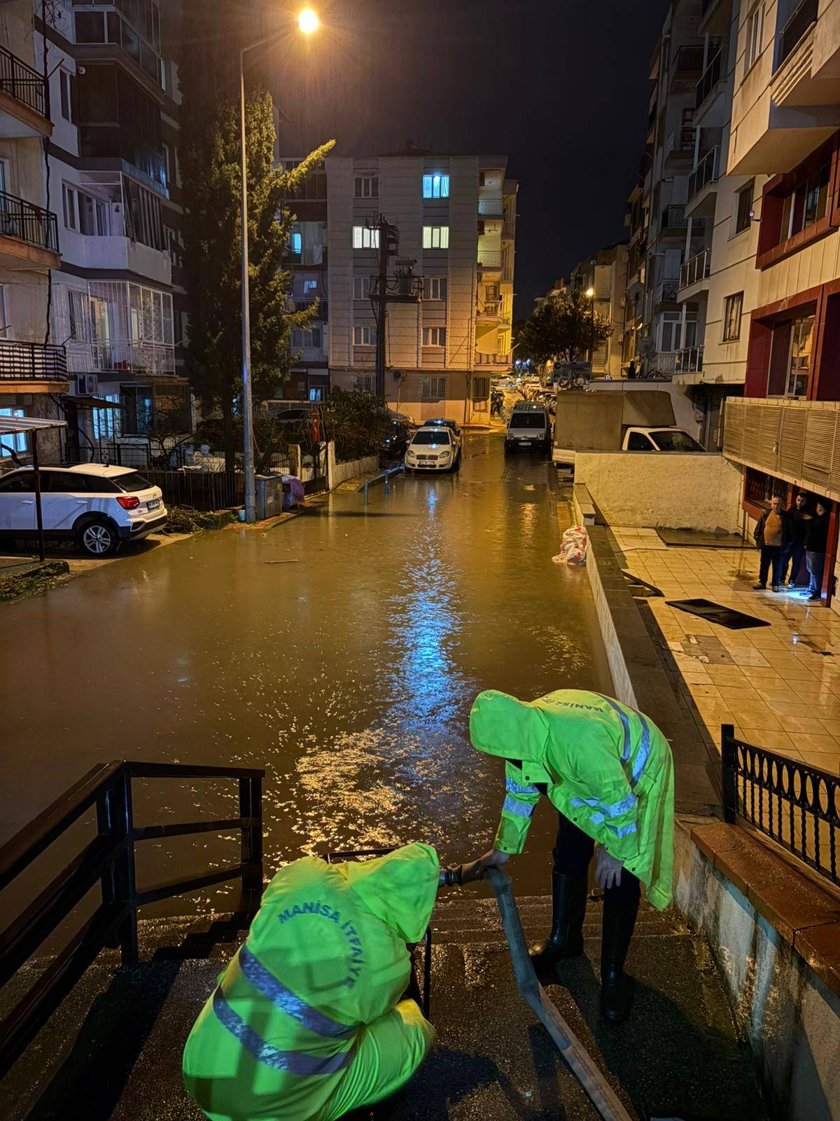 Büyükşehir kendi asfaltını yollarda kullanmaya başladı