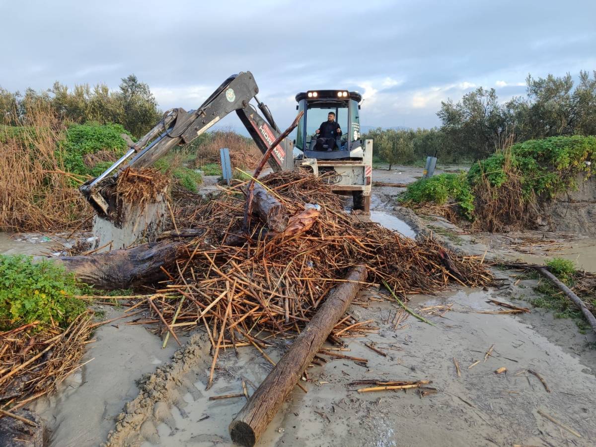Büyükşehir kendi asfaltını yollarda kullanmaya başladı