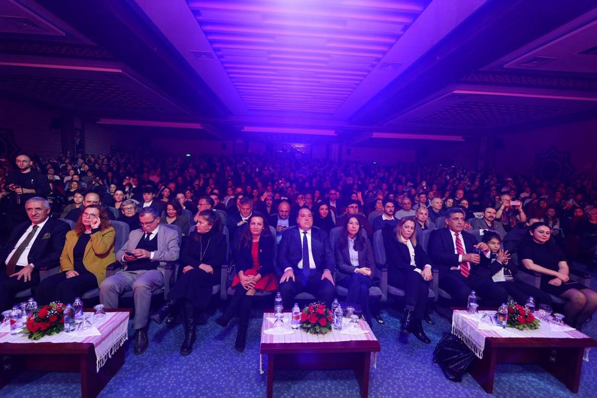 Büyükşehir’in Gençlik Senfoni Orkestrası İlk Konserinde Devleşti