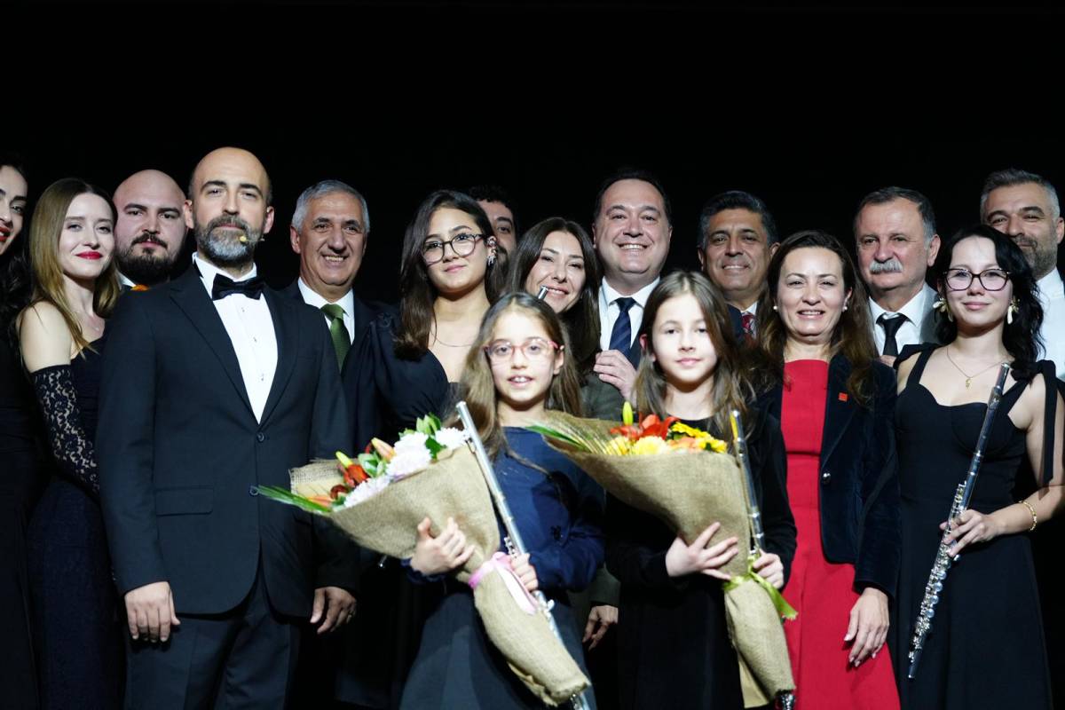 Büyükşehir’in Gençlik Senfoni Orkestrası İlk Konserinde Devleşti