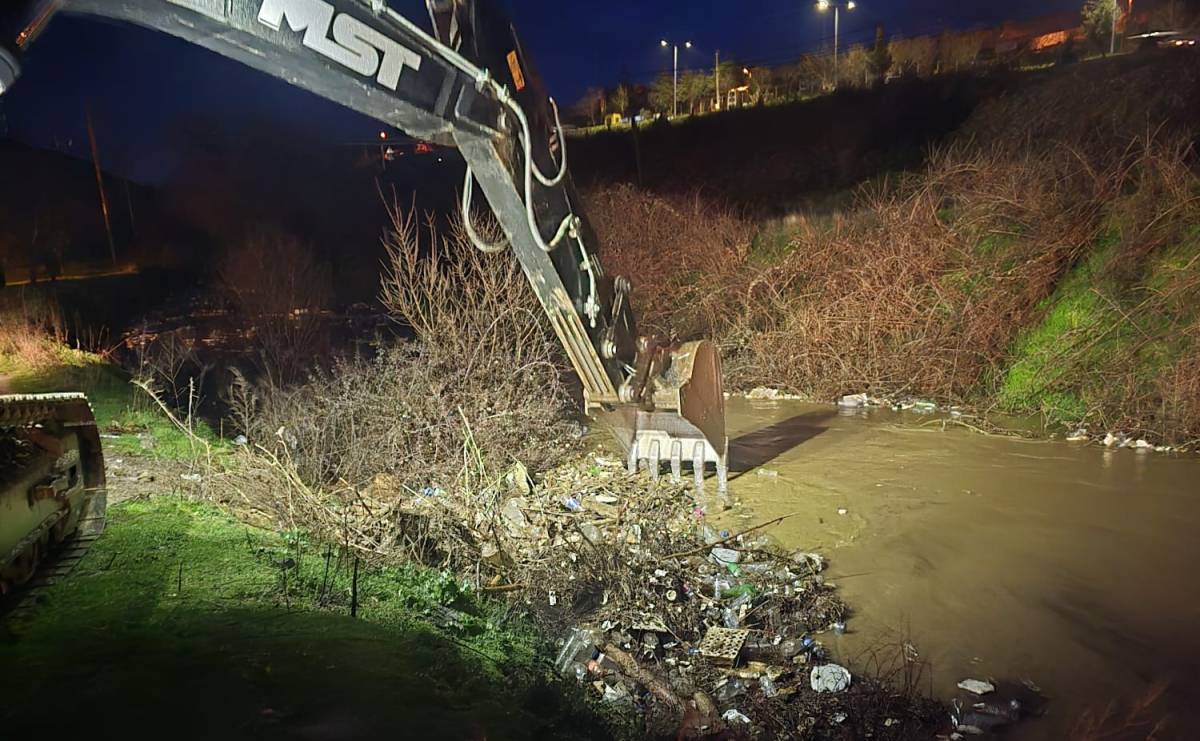 Kula’da Sağanak Alarmı: Belediye Ekipleri Gece Boyu Sahadaydı