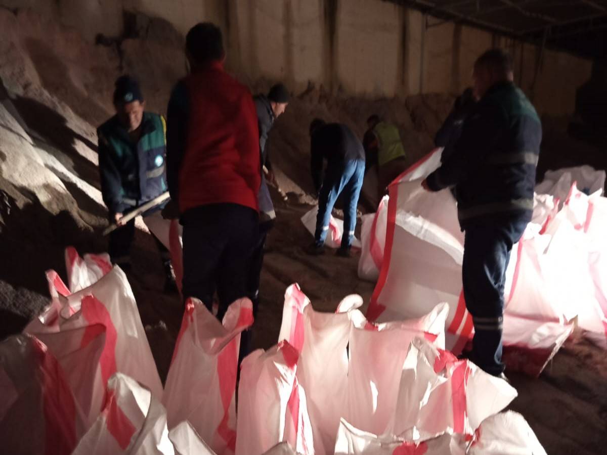 Gediz Taştı, Büyükşehir Mahsur Kalan 44 Vatandaşı Kurtardı