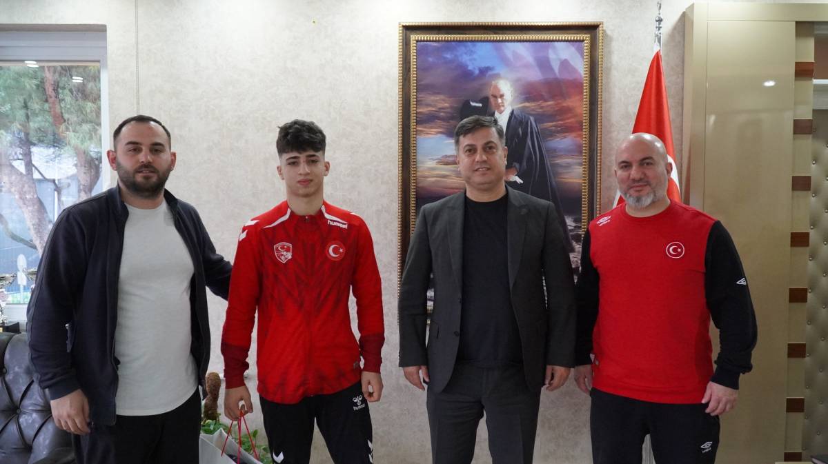 İl Müdürü Öztürk Başarılı Sporcuları Ödüllendirdi