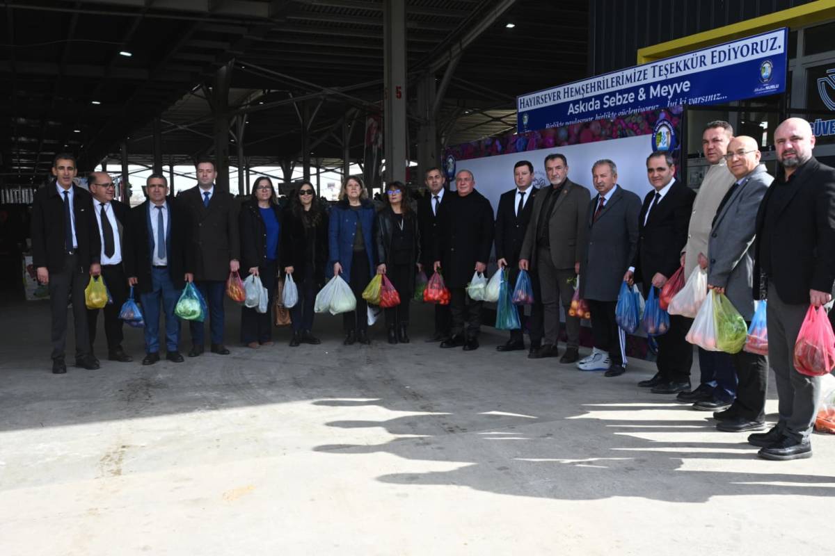 Salihli’de “Askıda Sebze-Meyve” dayanışması başladı