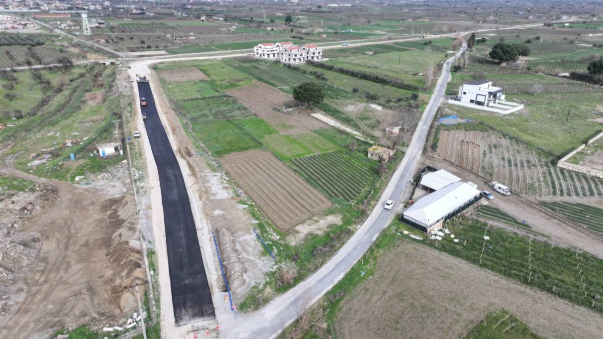 Salihli Hacıbektaşlı’da yeni tesisten ilk asfalt