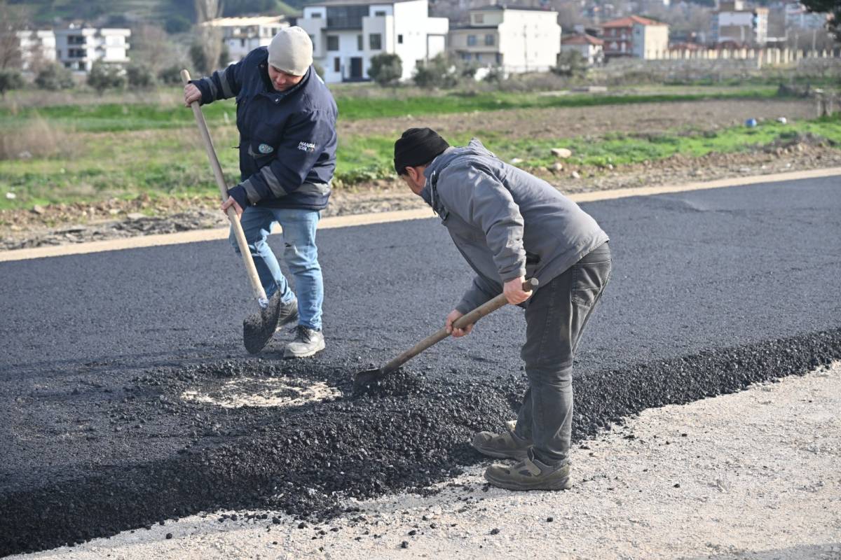 Salihli Hacıbektaşlı’da yeni tesisten ilk asfalt