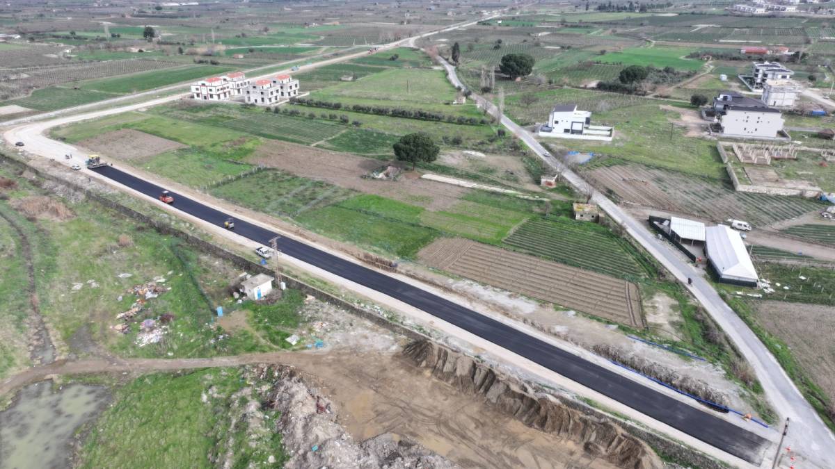 Salihli Hacıbektaşlı’da yeni tesisten ilk asfalt