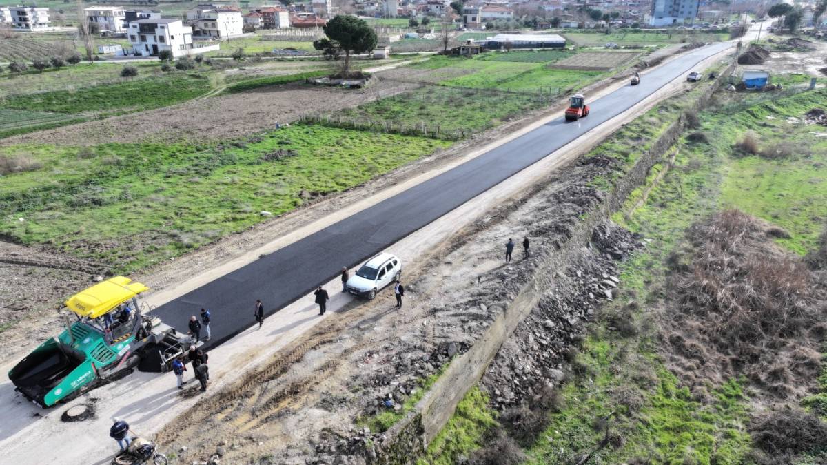 Salihli Hacıbektaşlı’da yeni tesisten ilk asfalt