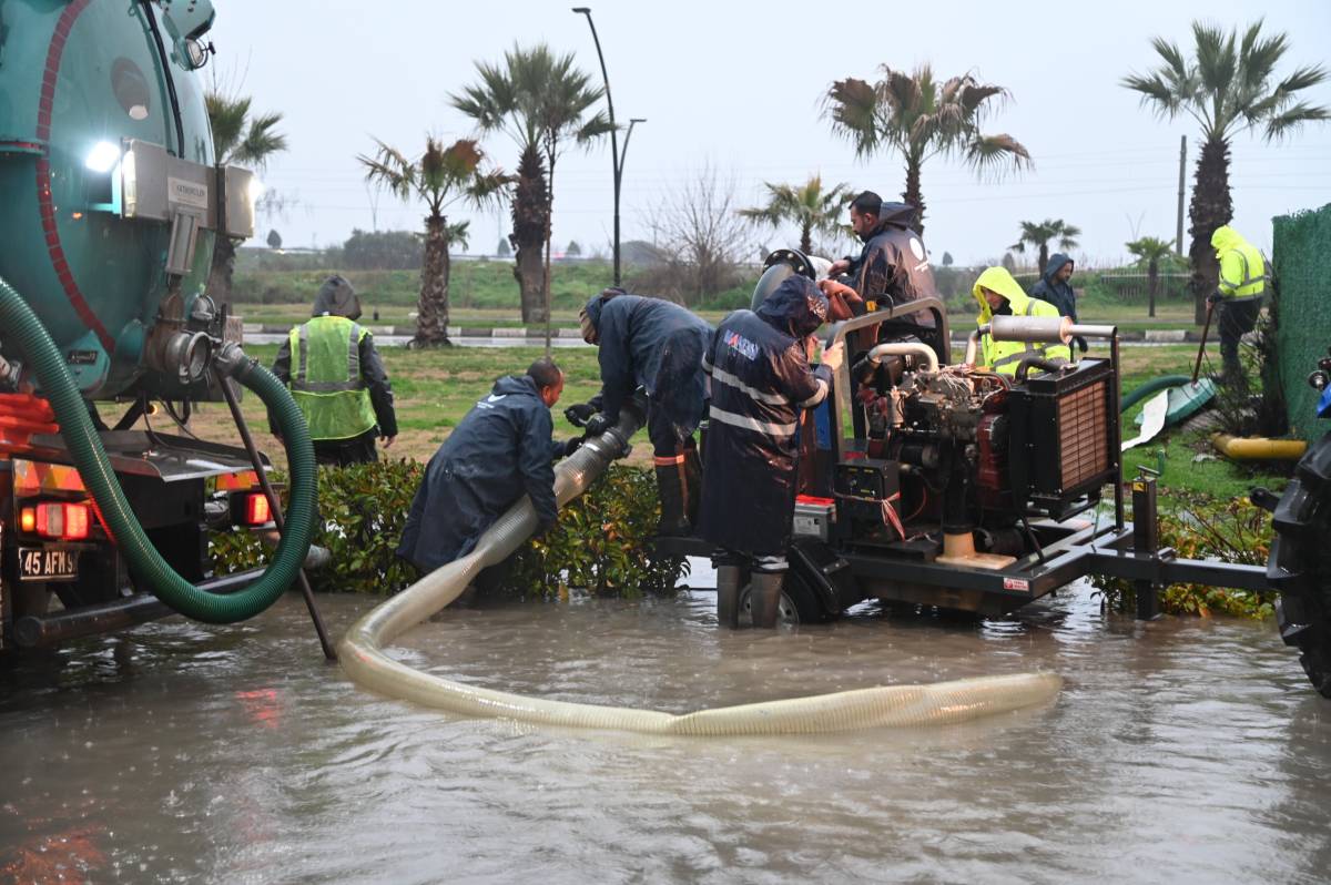Manisa’da Sağanak Seferberliği: Bin Personel Sahaya İndi