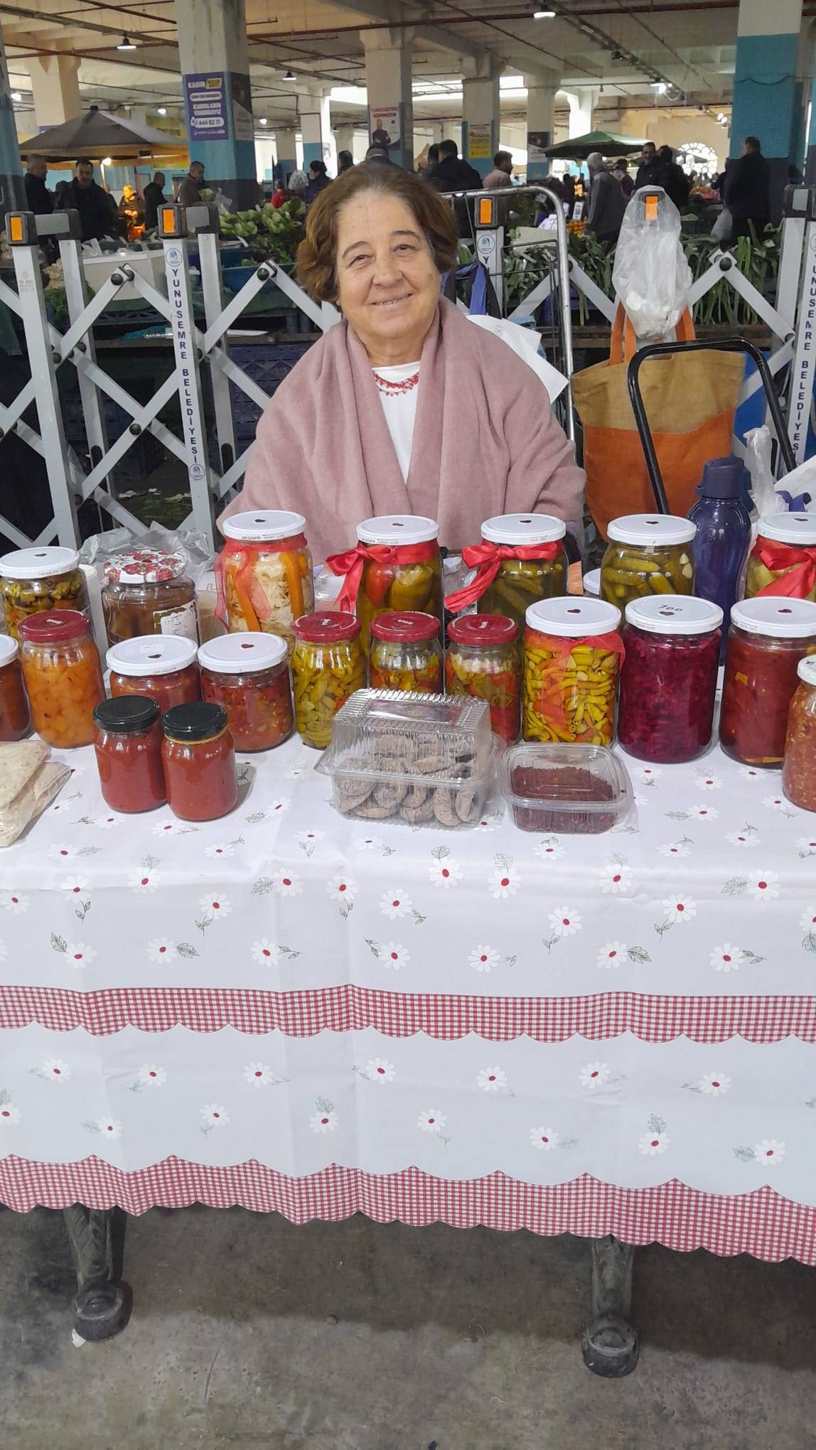 Yunusemre’de Üretici Kadınlar Pazarı Yoğun İlgi Gördü