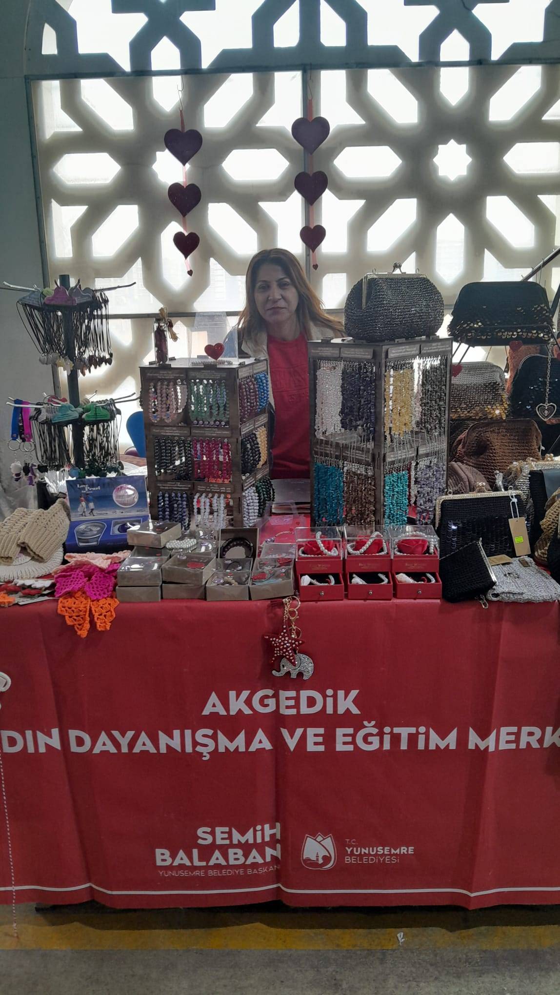 Yunusemre’de Üretici Kadınlar Pazarı Yoğun İlgi Gördü