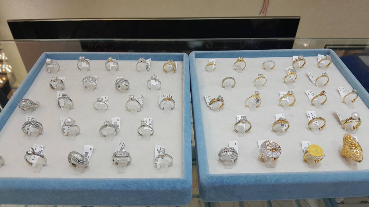 Sevgililer Günü Hareketliliği: Tektaş ve Kolye Gözde