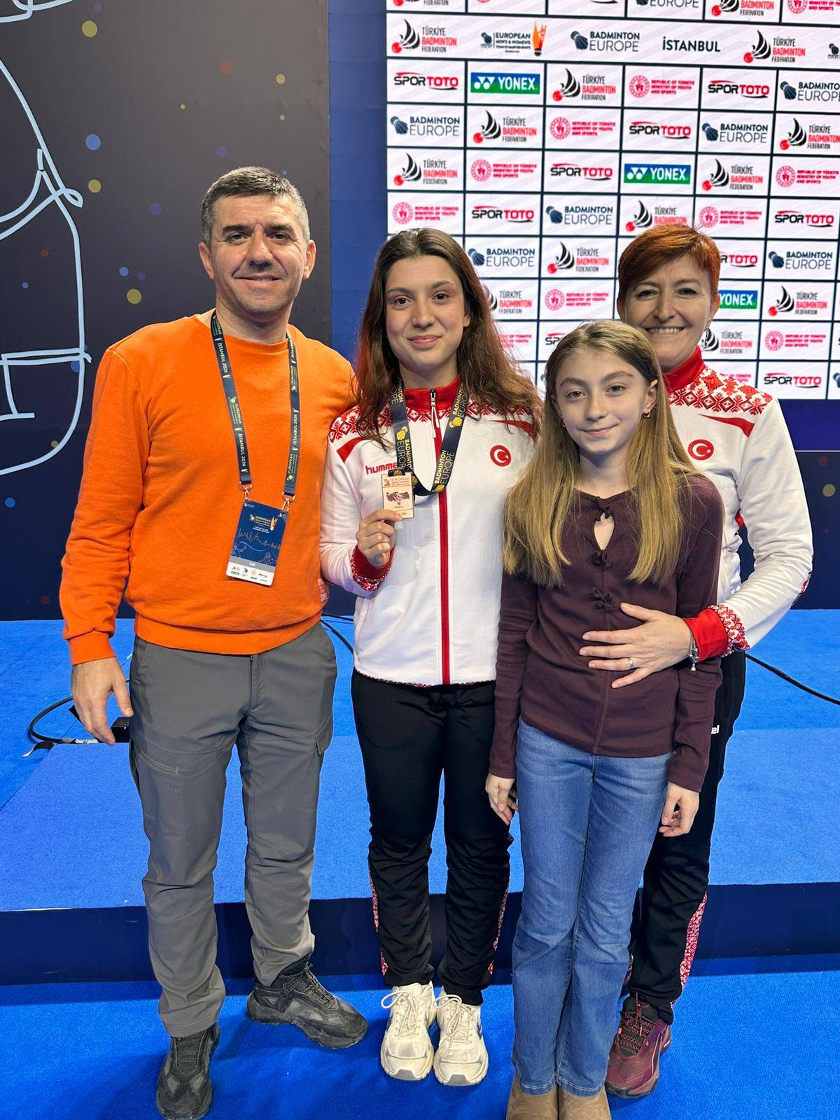 Manisalı Milli Badmintoncu Ravza Bodur’dan Avrupa’da Tarihi Başarı