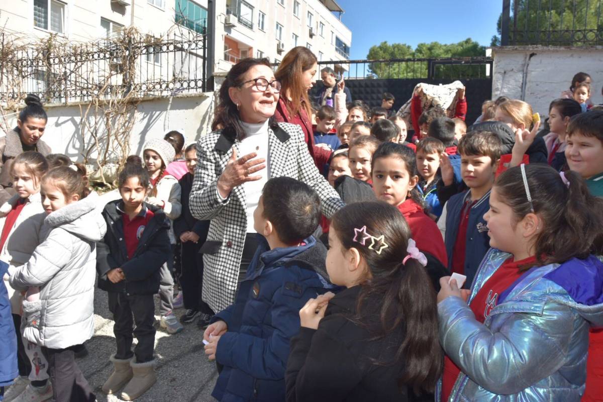 Şehzadeler’de Minik Öğrencilerden Muhtar Marangoz’a Ziyaret