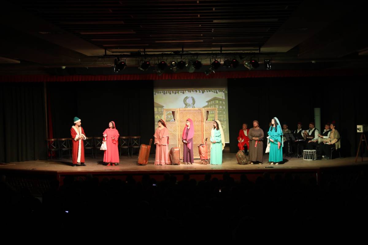 ‘Fotoğrafçı’ Orta Oyunu Yunusemre’de Tiyatroseverlerle Buluştu