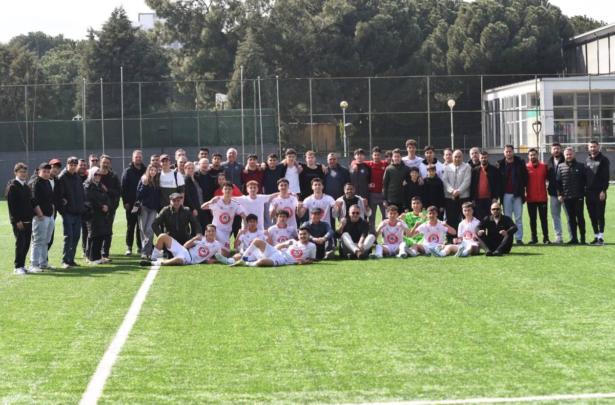 Yunusemre Belediyespor U18 Takımı Üst Üste 3. Kez Şampiyon