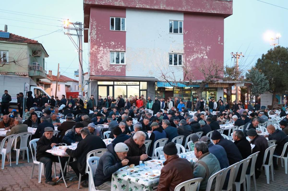 Şehzadeler Belediyesi’nin İftar Sofrası Sancaklıbozköy’de Kuruldu