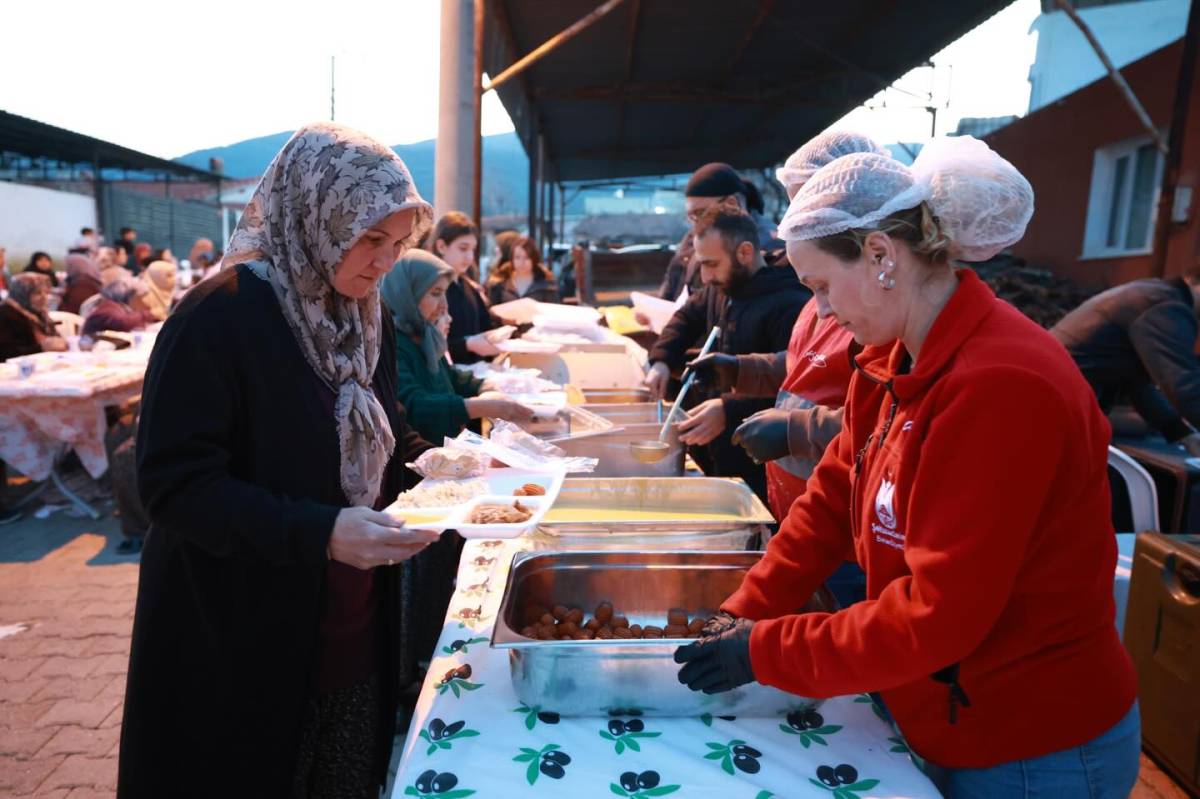 Şehzadeler Belediyesi’nin İftar Sofrası Sancaklıbozköy’de Kuruldu