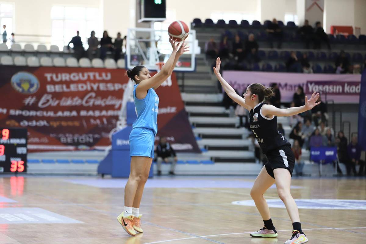 Turgutlu’da Sahadan ve Tribünlerden Tek Ses: “Kadına Şiddete Hayır”