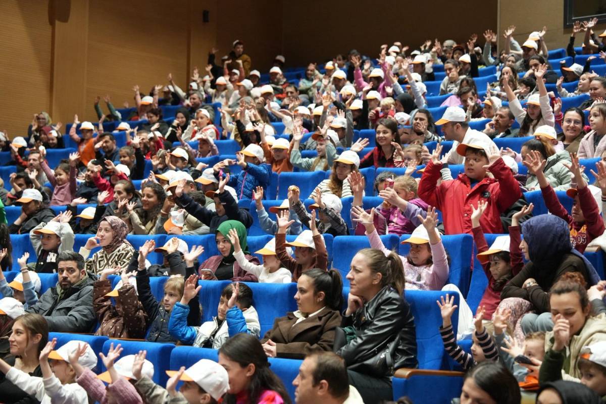Turgutlu’da tiyatro ve çocuk festivaline yoğun ilgi