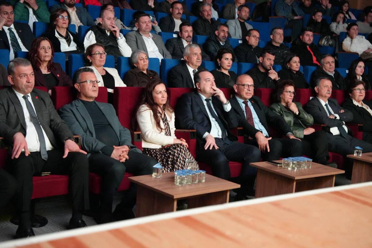 Turgut ve Lulu Turgutlu’da sahneye çıktı