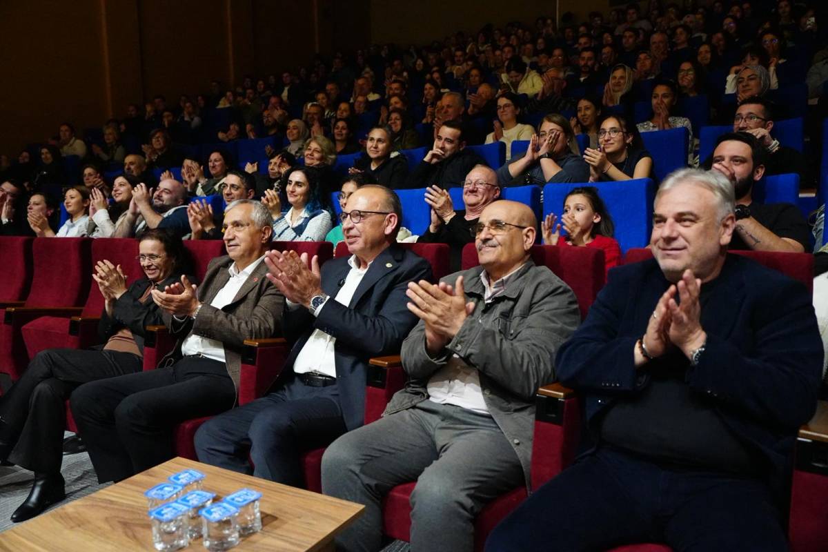 Turgutlu’da tiyatro ve çocuk festivaline yoğun ilgi