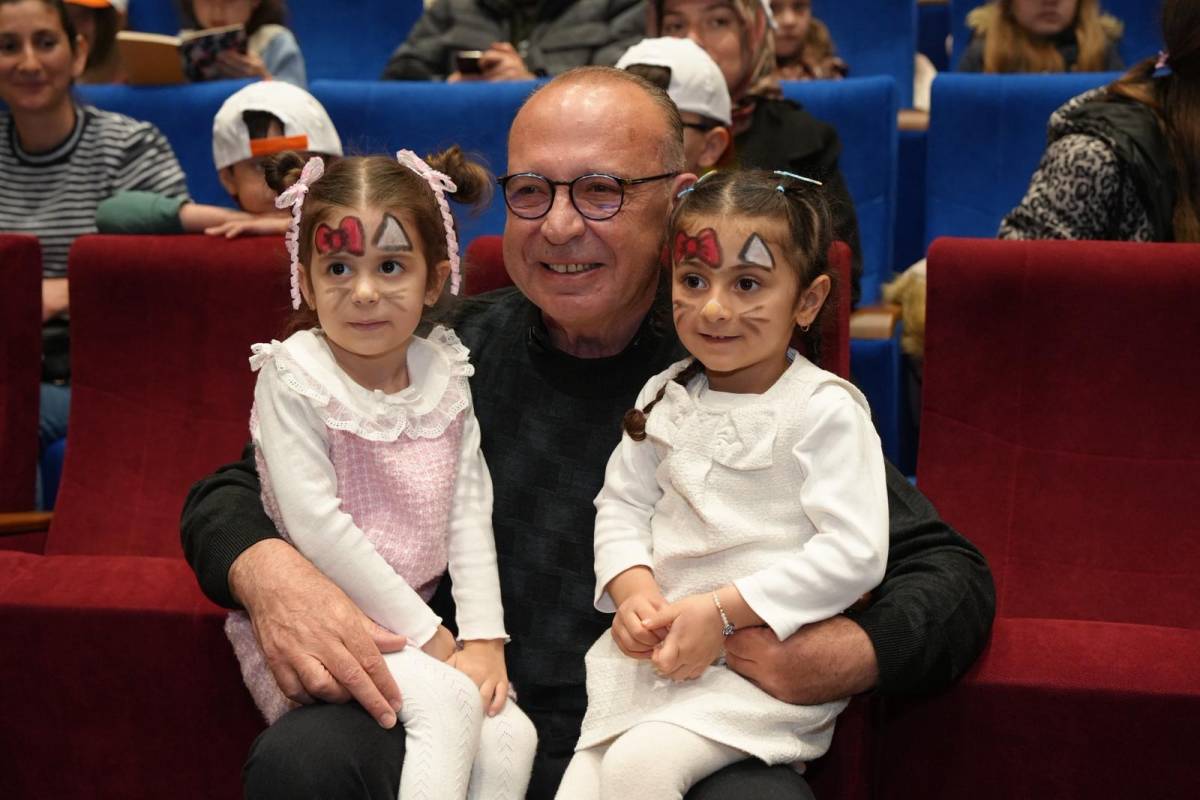Turgutlu’da tiyatro ve çocuk festivaline yoğun ilgi