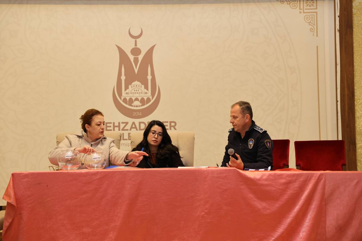 Şehzadeler’de Pazarcılar İçin Kura Çekildi