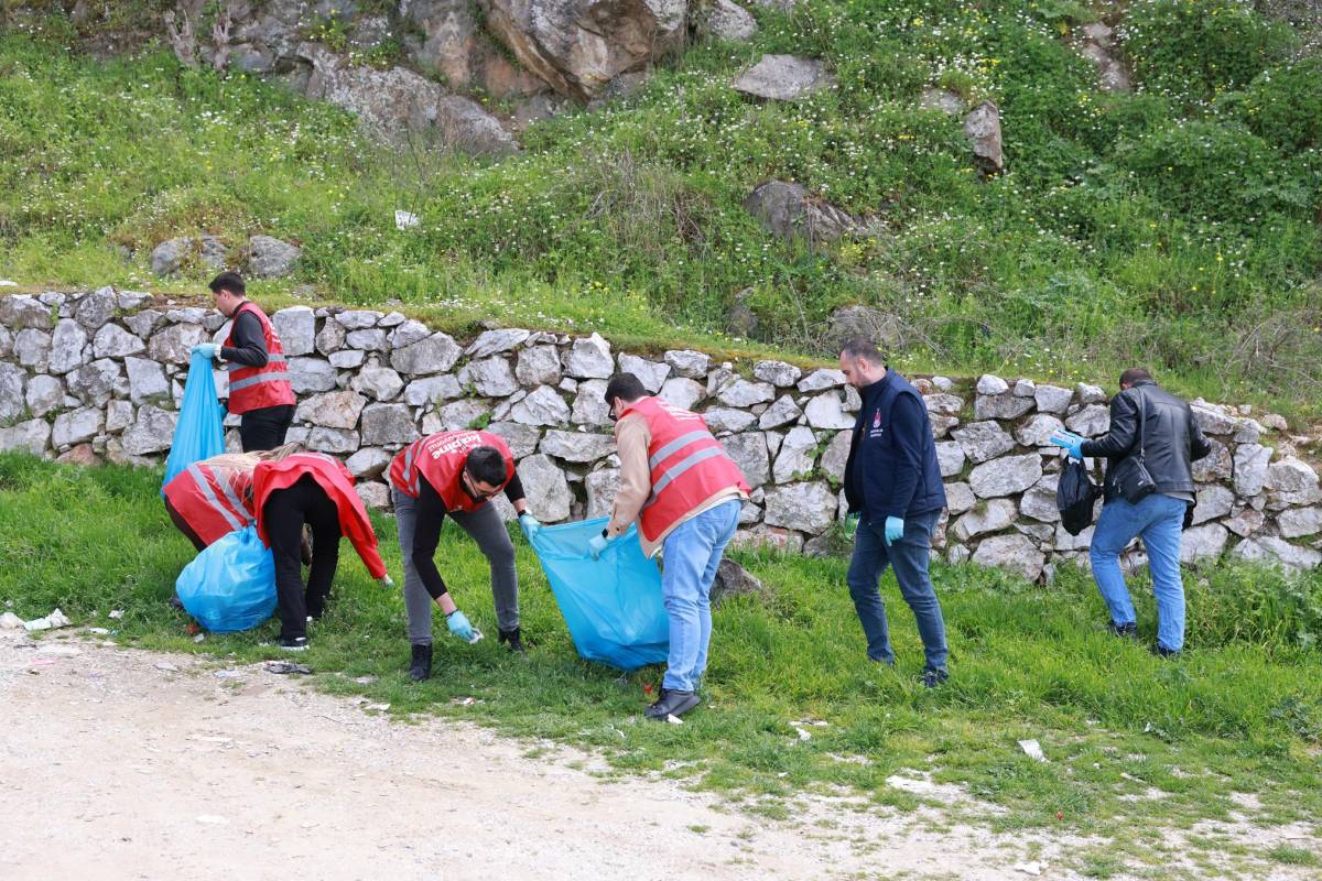 Şehzadeler Belediyesinden Spil Dağı’nda Çevre Seferberliği